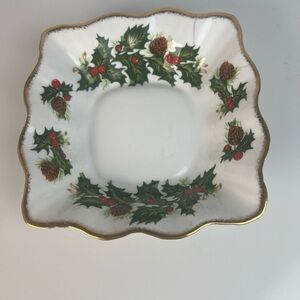 Rosina Queens Christmas
YULETIDE Holly Berries Bone
Candy Dish